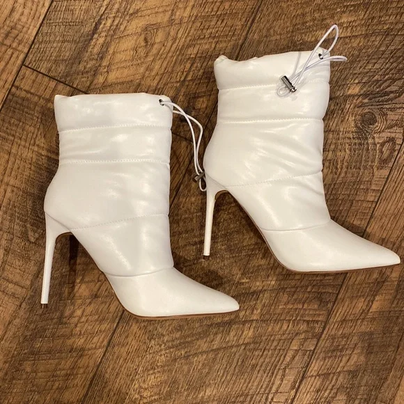 PUFFER HEELED BOOT Stiletto White Pointed Toe Bootie - Picture 2 of 11